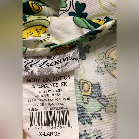 UA scrubs St. Patricks Top X-Large. Green, yellow white. - Picture 7 of 7